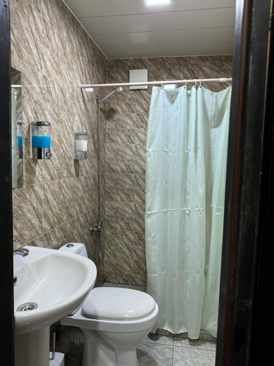 Hotel Skib Tbilisi Buitenkant foto