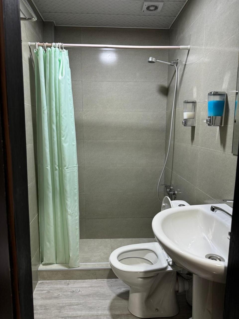 Hotel Skib Tbilisi Buitenkant foto