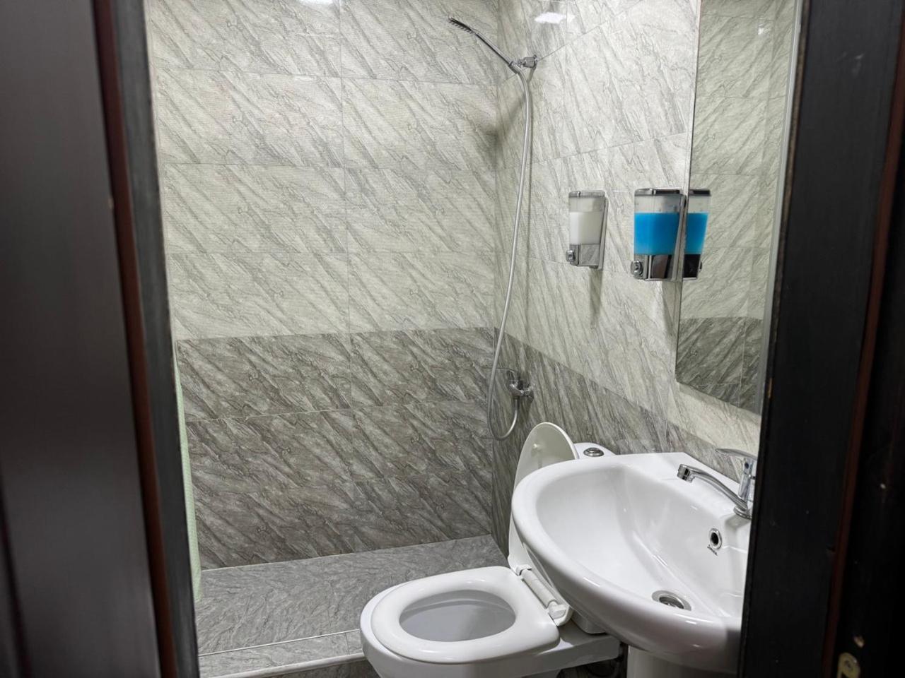Hotel Skib Tbilisi Buitenkant foto