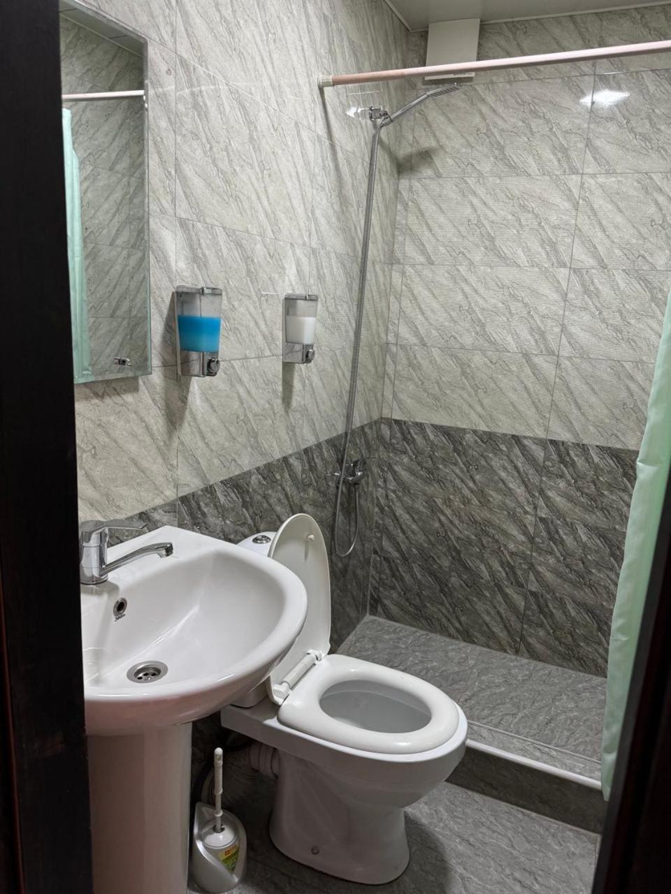 Hotel Skib Tbilisi Buitenkant foto